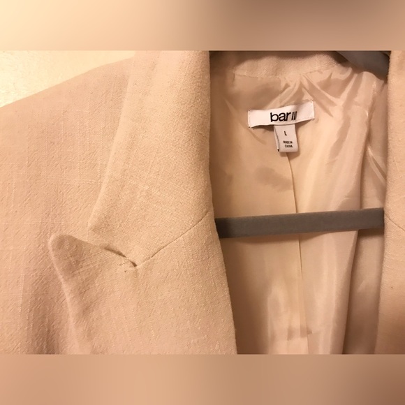 BAR III
Double-Breasted Linen Peak-Lapel Blazer - Picture 6 of 6